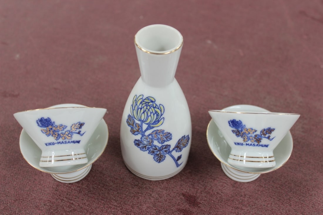 A KiKu Masamune Saki Set: 5 pieces - Bottle= 5" tall - Cup= 1 1/2" tall each