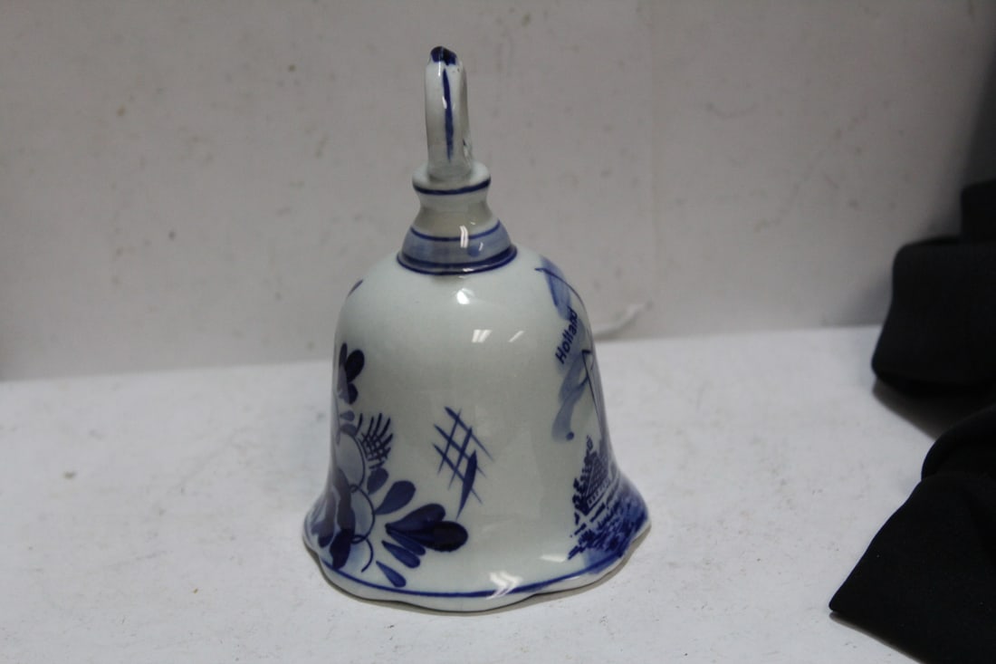 A Blue Delft Bell - 4