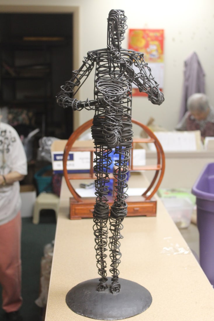 Modern Art Metal Wire Musician: 22 1/4" tall