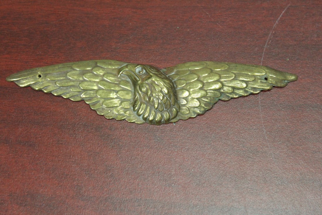 A Vintage Eagle Metal Plate: 7"across