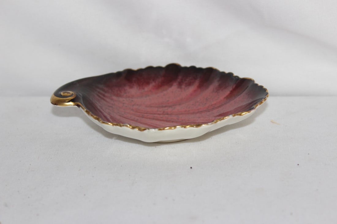 A Carltonware Small Dish: made in England - 5" across