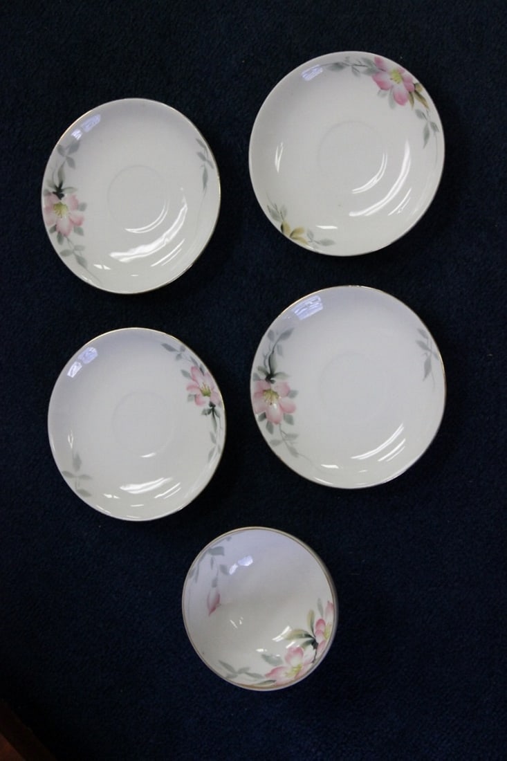 A Whip Cream Bowl and 4 Saucers - Noritake: Azalea Pattern - As shown on photos