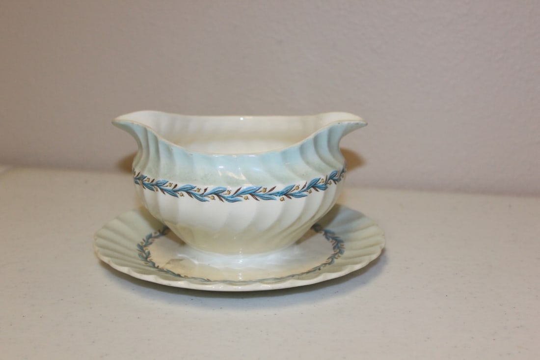 Myott Staffordshire Vintage/Antique Gravy Bowl: Measures at 7 1/4 inches in Diameter