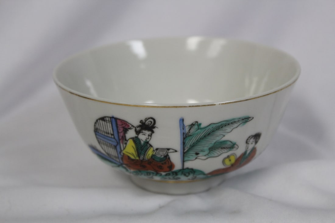 A Vintage Japan Bowl: Signed - 4 5/8" in diameter