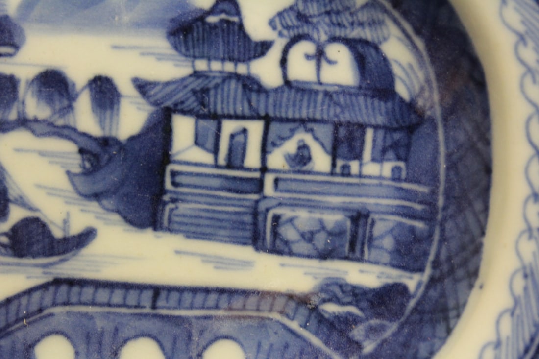 A Small Canton Dish - 5