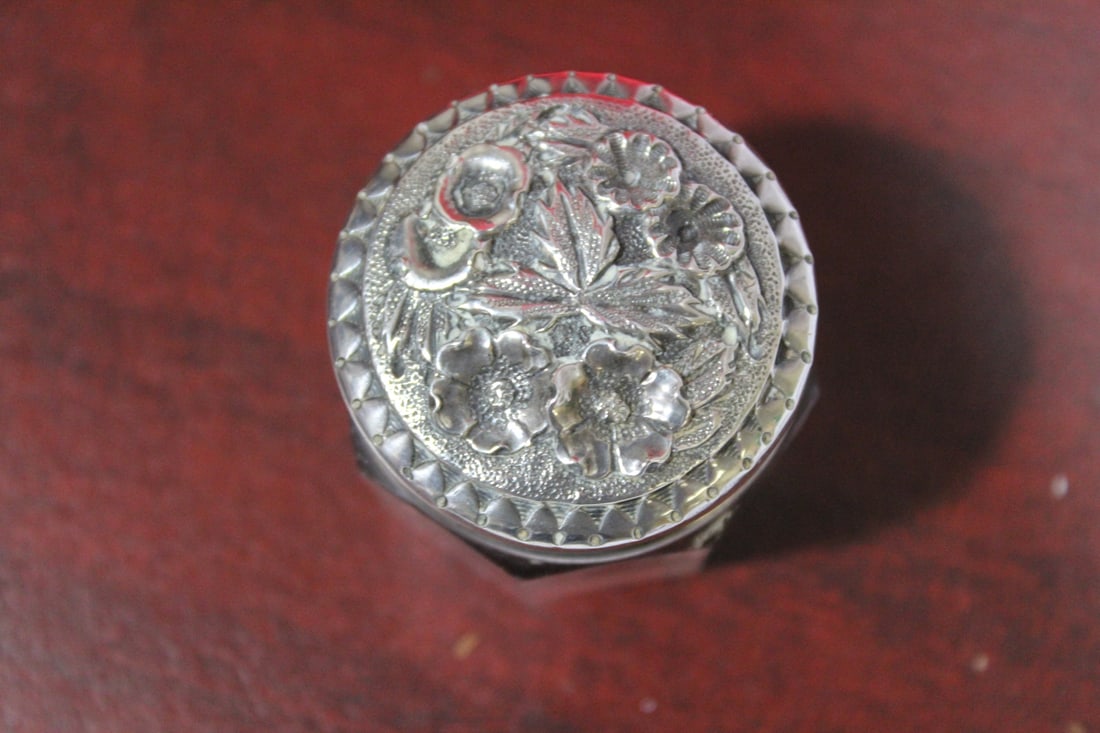 A Sterling Repousse Top Small Glass Container (1 of 8)