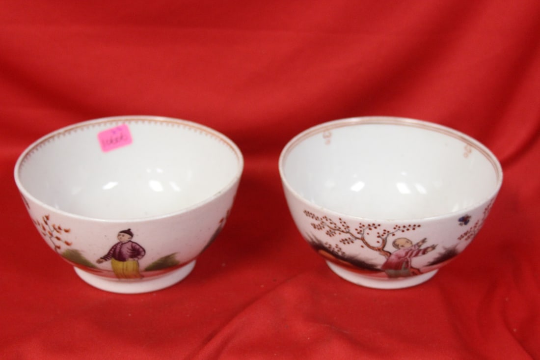 A Pair of Export Chinese Export Bowl: 18th to 19th century - each= 4 3/4" in diameter