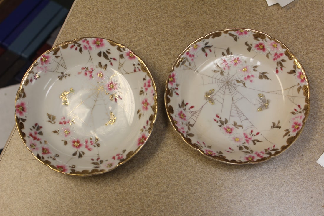 Set of 2 Oriental Bowls: most likely Japanese - 19th century - 5 1/8" in diameter