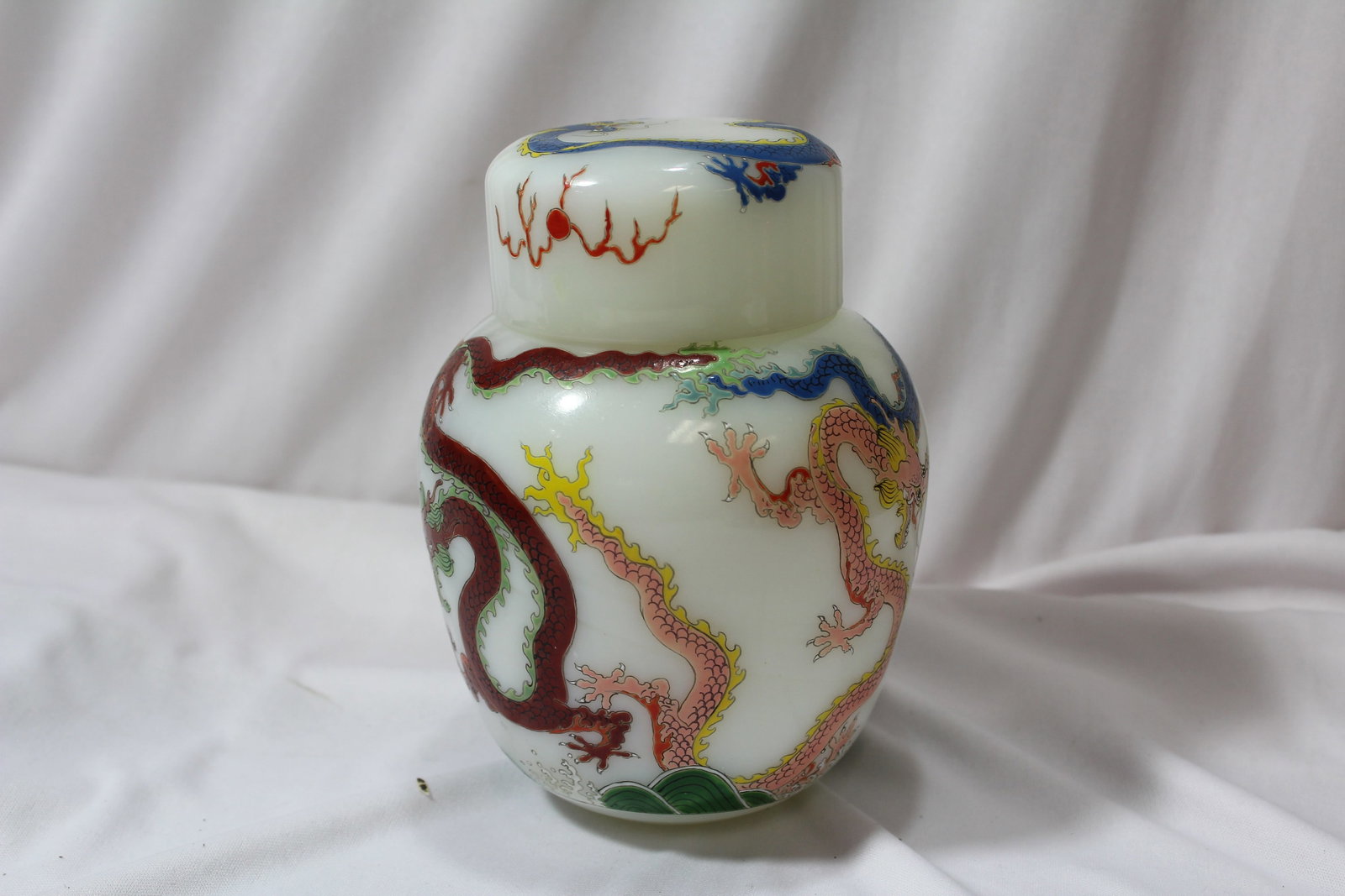 A Chinese Peking Glass Jar: 7" tall