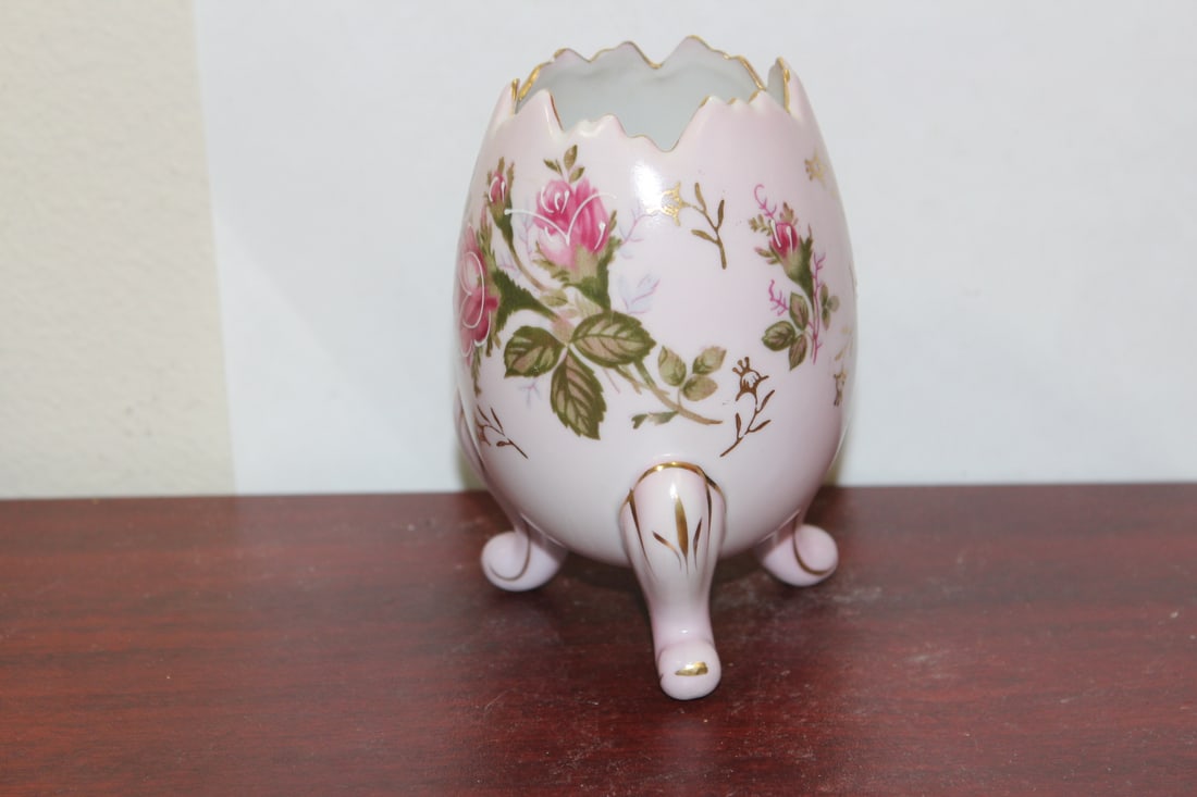 A Ceramic Egg Form Vase - 4