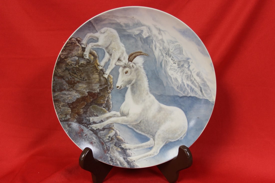 A Collector's Plate by Yin-Rei Hicks: 8 5/8" in diameter