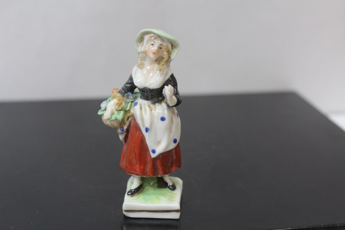 An Antique Dresden Ceramic Figurine: 3 1/2" tall