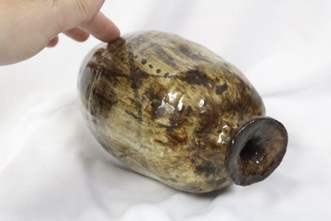 A Signed Clay Bottle - 3