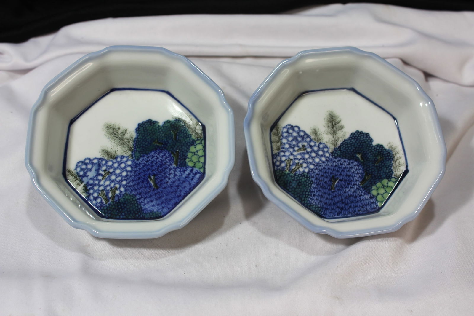 Set of 2 Signed Oriental studio Porcelain Bowls: 5 inches in diameter