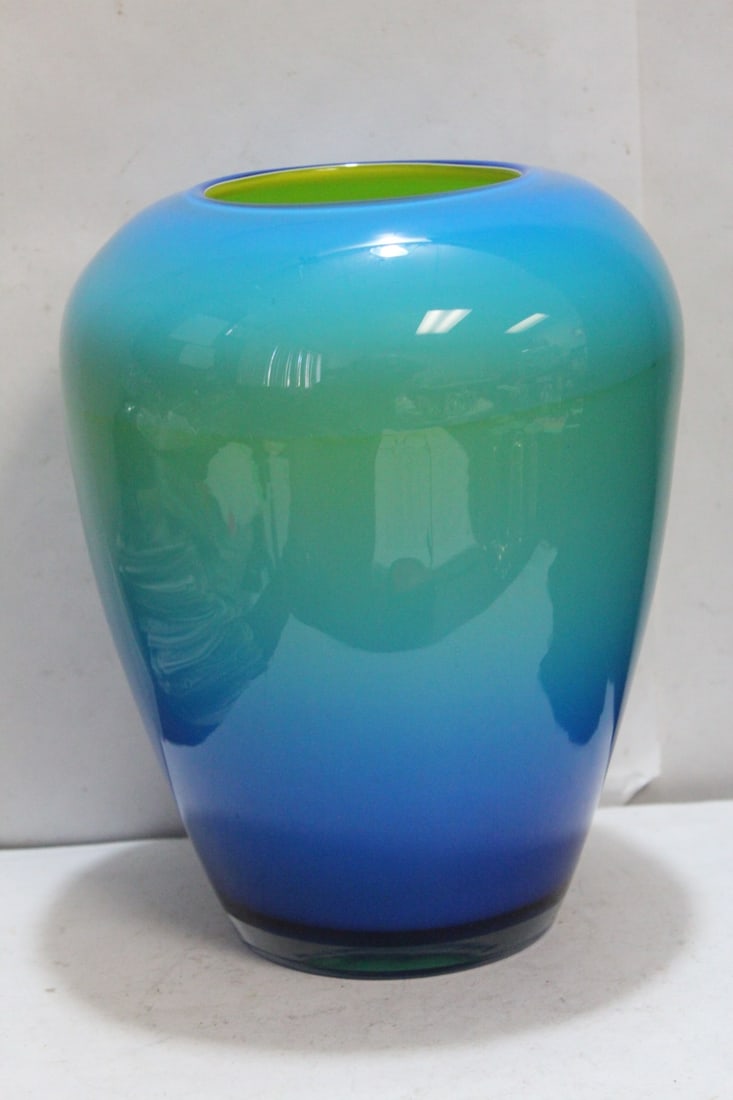 An Artglass Vase (1 of 6)