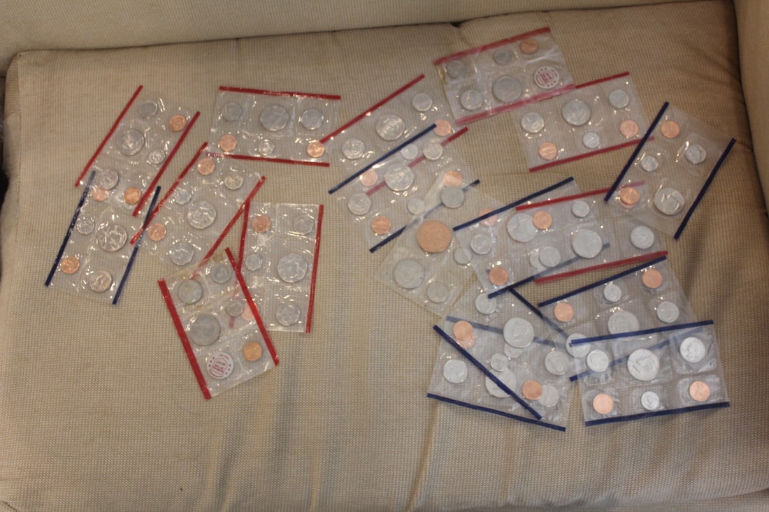 Lot of 17 Loose Coin Mint Sets (1 of 5)