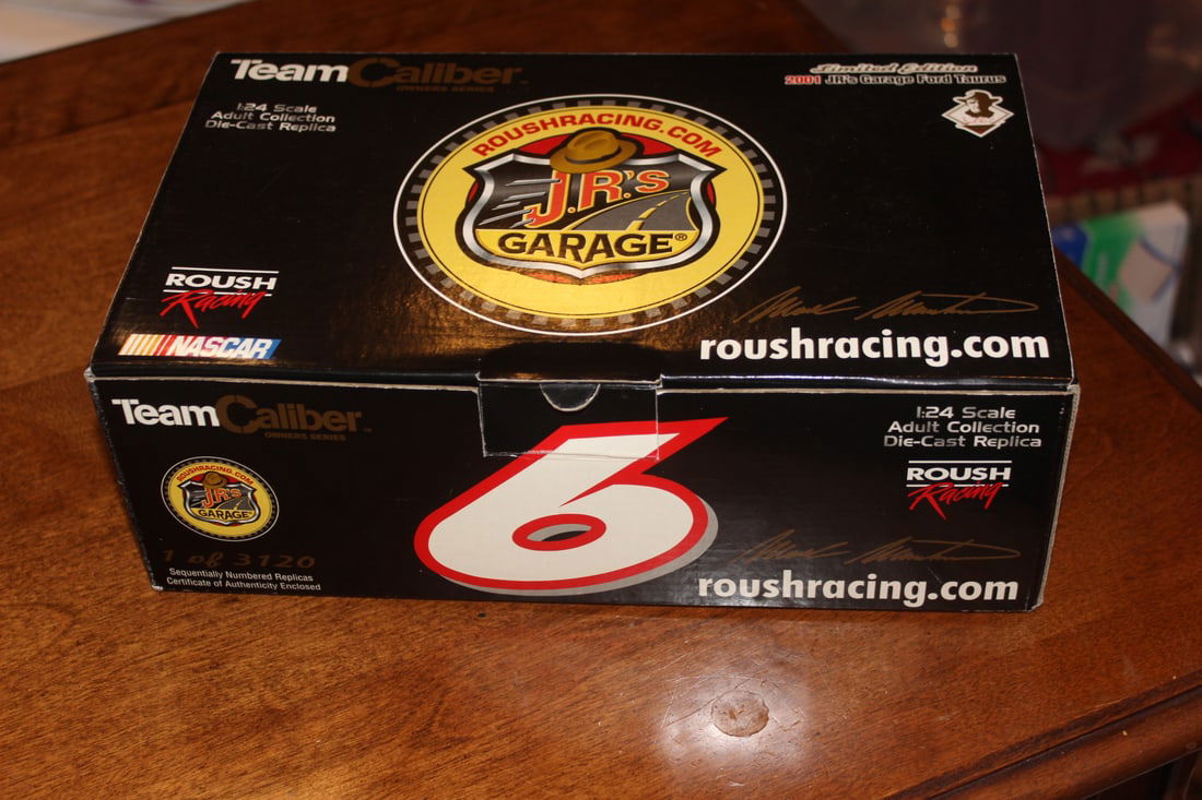 Nascar Cast Iron Model Car: 1:24 scale - Nascar Team Caliber Jr's Garage