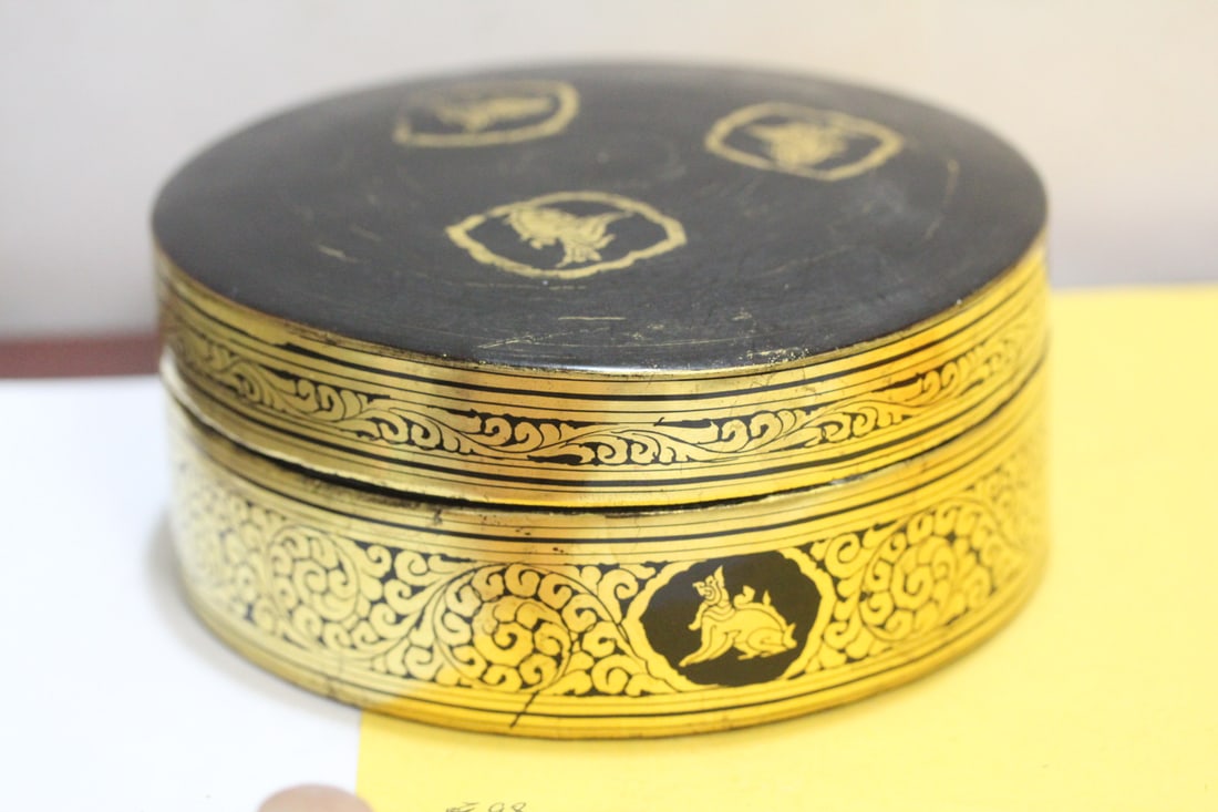 A Chinese Export Box - 3