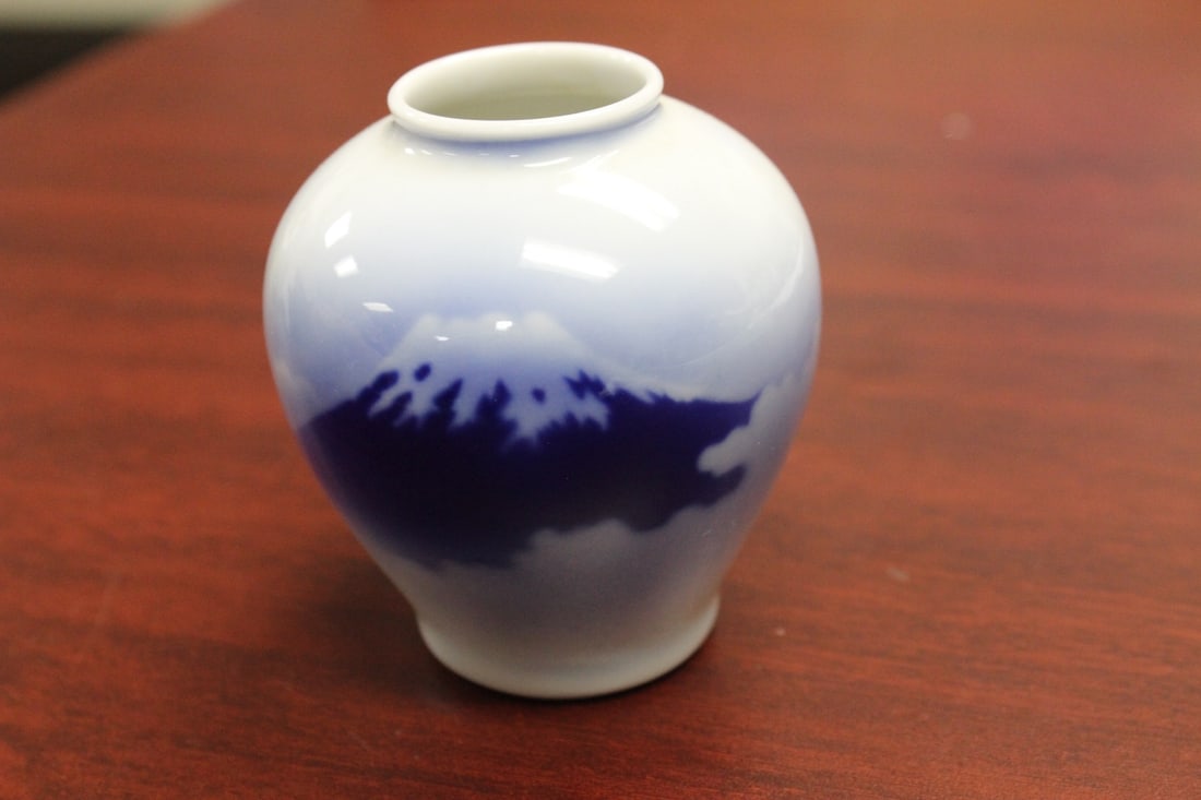 A Japanese Fukugawa Small Vase: Marked on the bottom - 3 1/4" tall