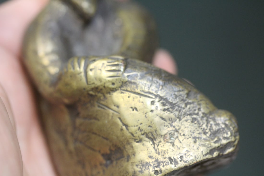 Solid bronze Chinese man - 4