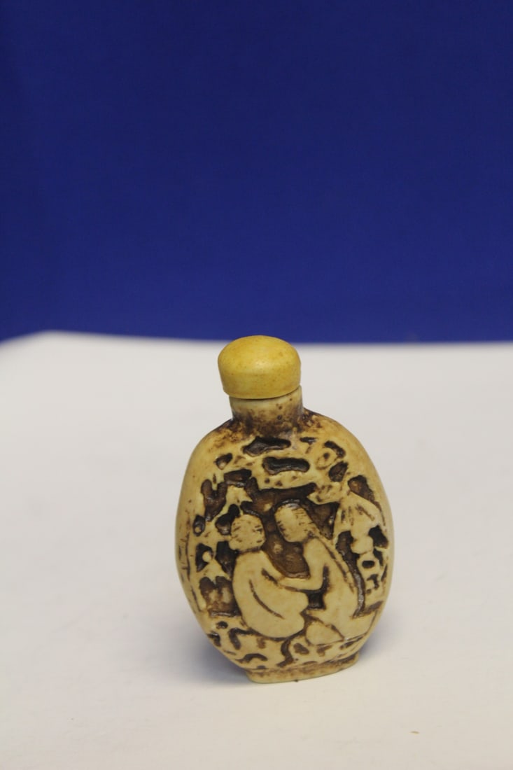 An Erotic Resin Snuff Bottle: 2 3/4" tall