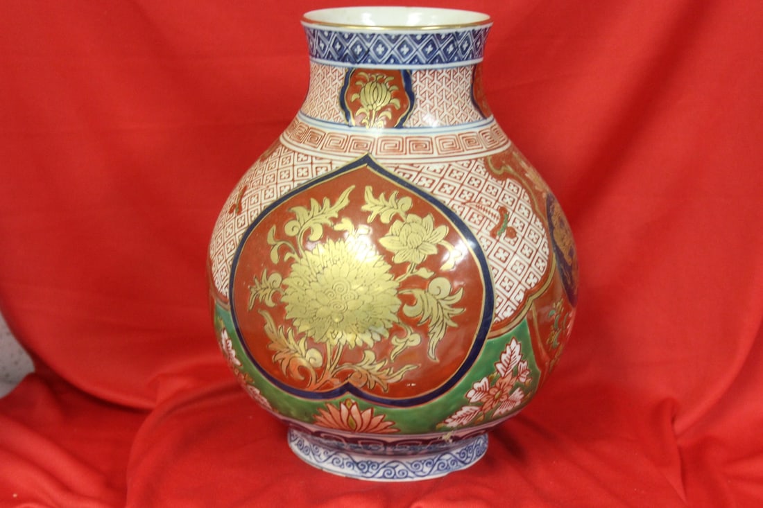 A Signed Vase - 3