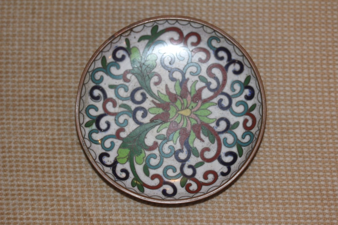 Antique Chinese Cloisonne Dish: 3 3/4" in diameter