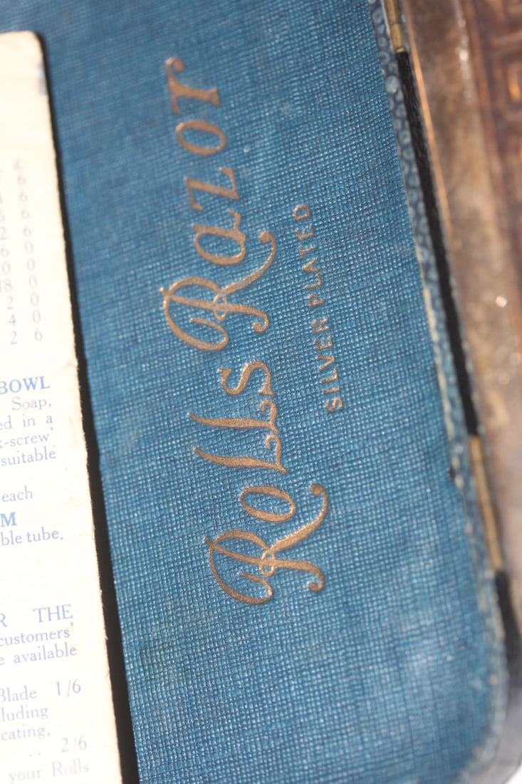 Rolls Razor: made in England - not sure if all there or not, so as found