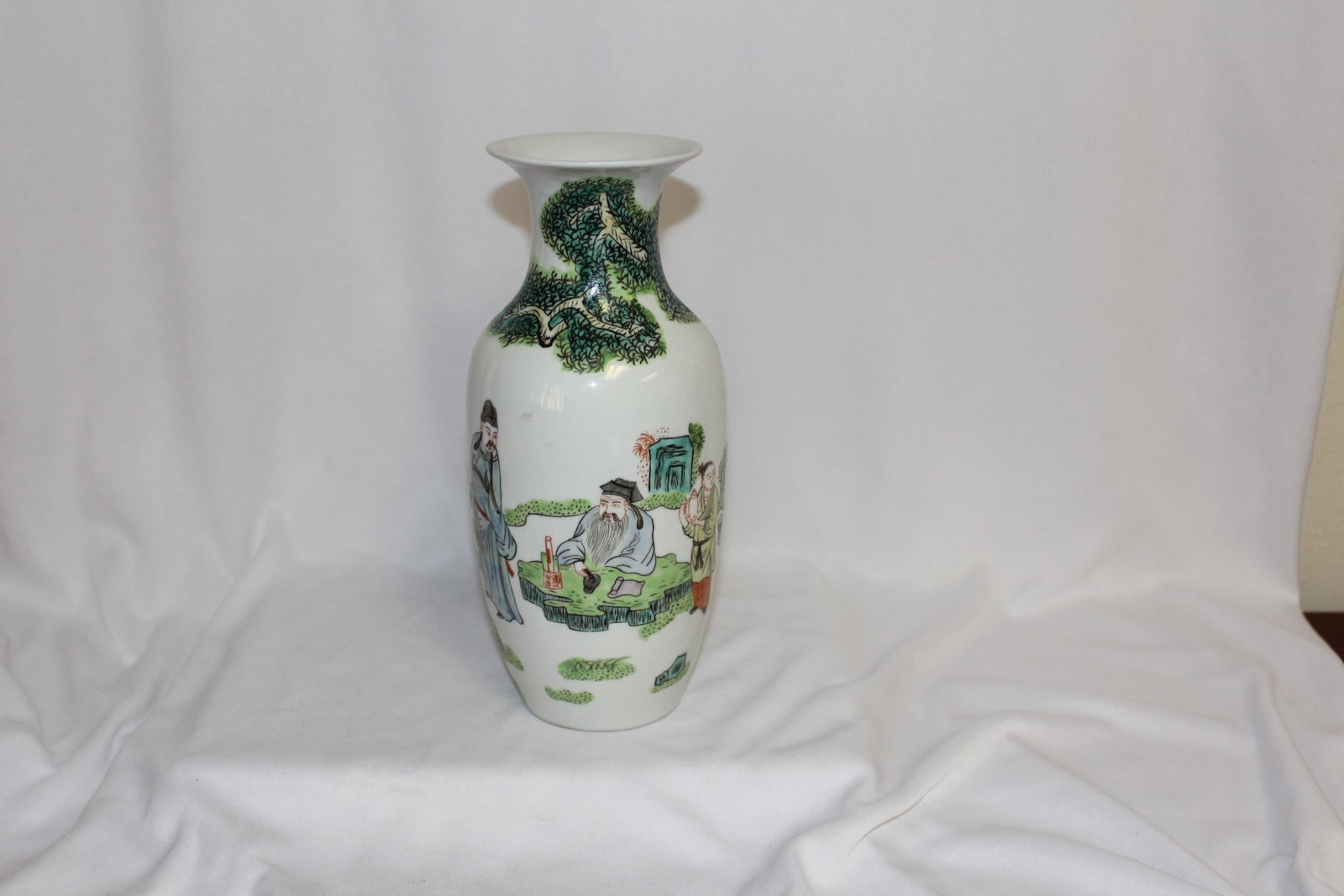 A Chinese Famille Verte Vase: Antique/vintage - most likely republic period - 9 inches tall