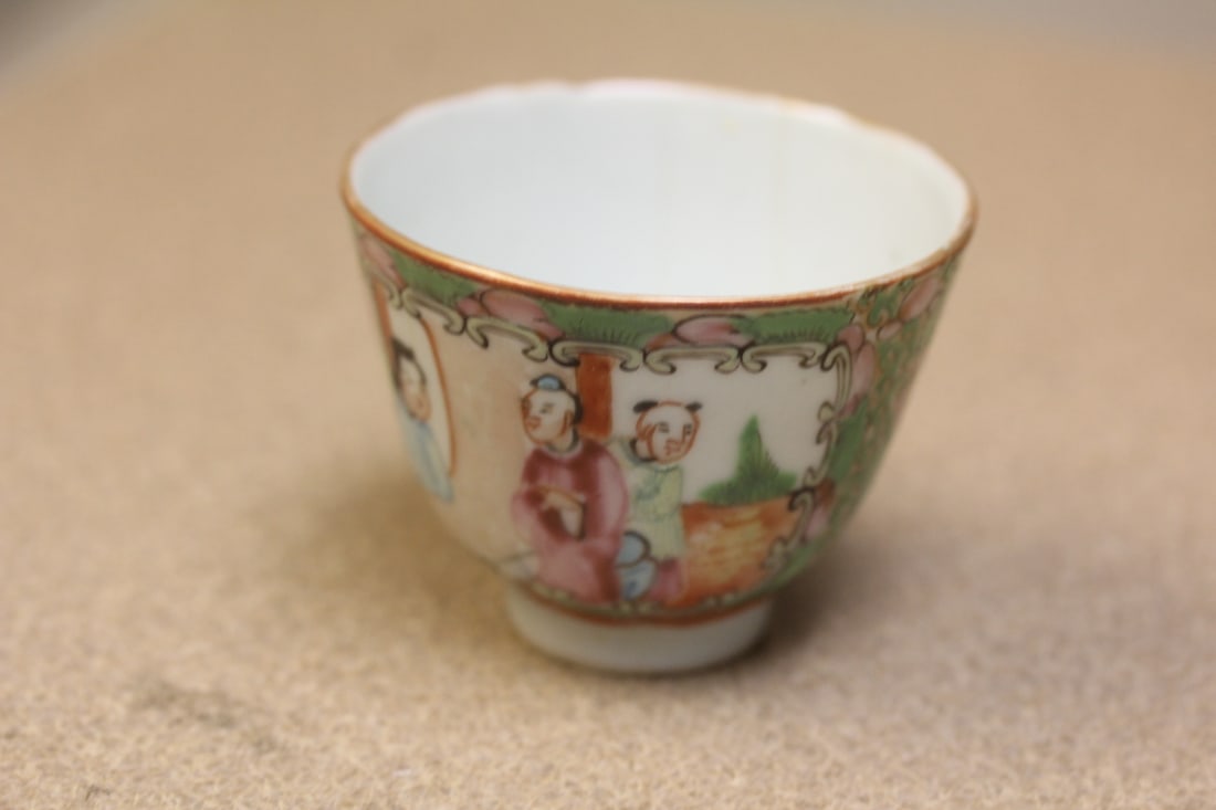 Antique Chinese Rose Medallion Small Cup: please note: hairlines - 2 1/4" tall