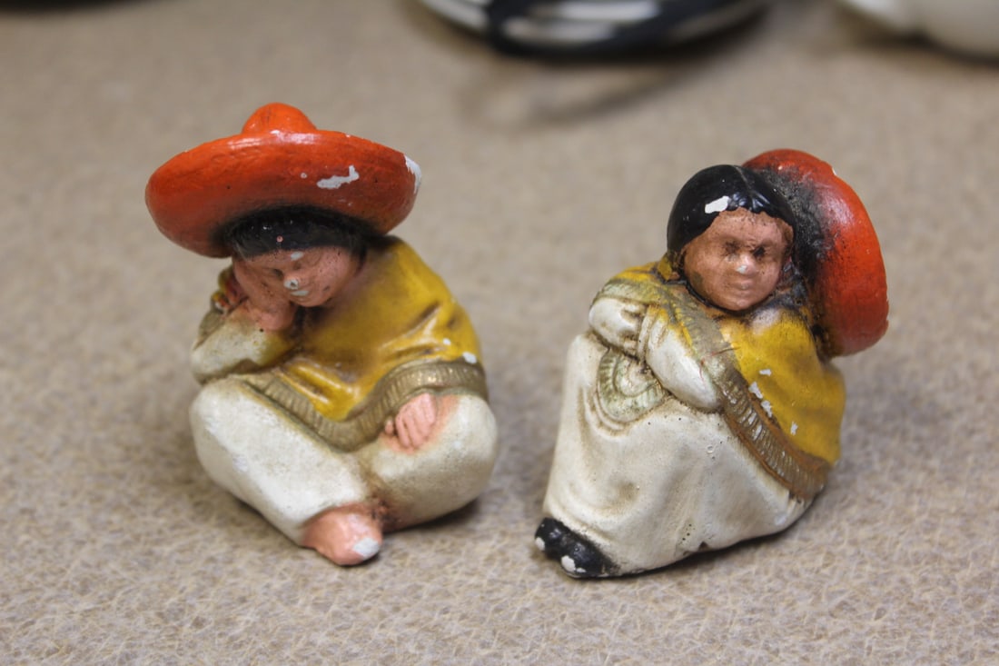 Lot of 2 Mexican Chalkware: 2 1/2" tall each