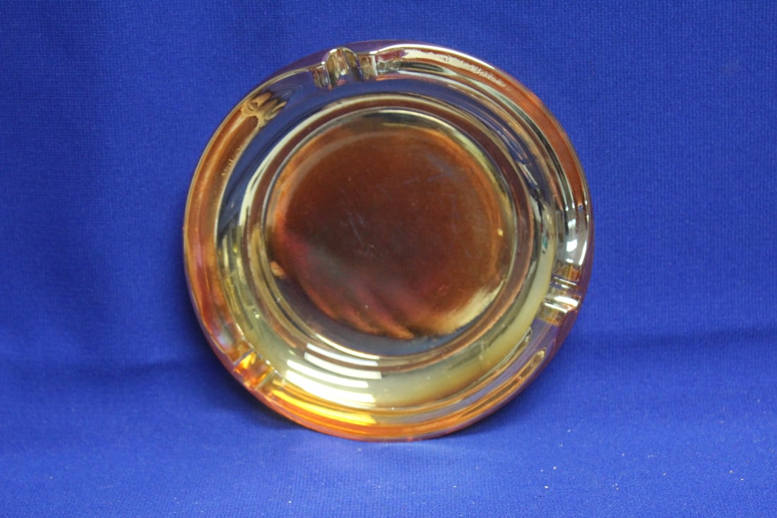 A Carnival Glass Ashtray (1 of 4)