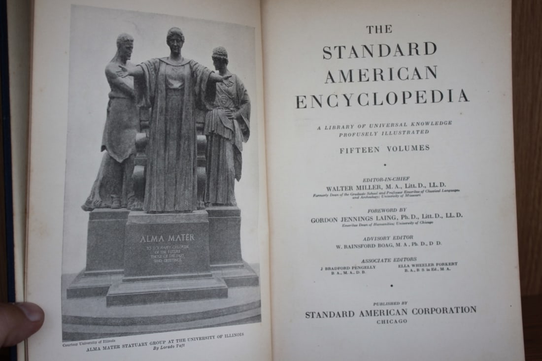 The Standard American Encyclopedia - Volume 5: Hardcover - condition as shown on photos