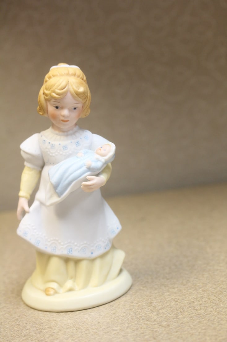 Ceramic Avon Figurine: as shown