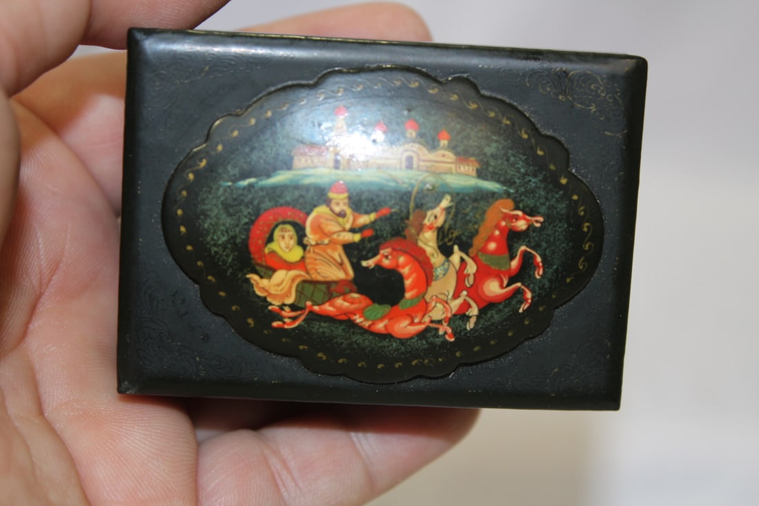 Russian Folk Art Box: 2 3/4" in length - appears to be hand painted