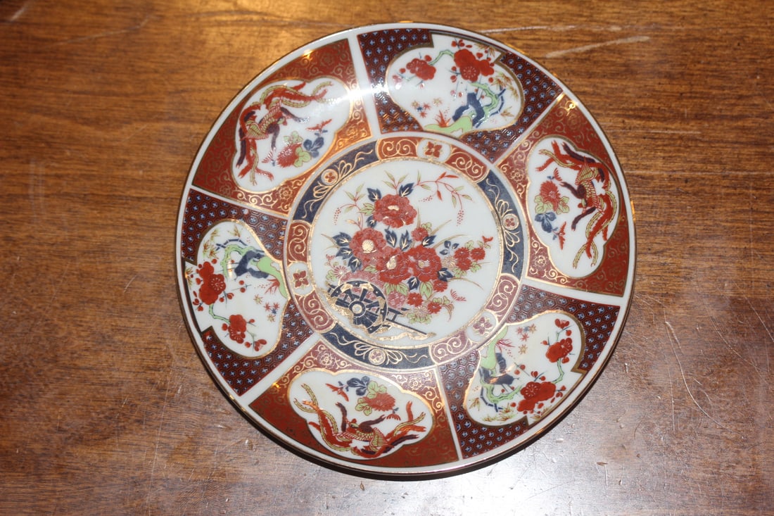 Japanese Imari Plate: 6 1/2" in diameter