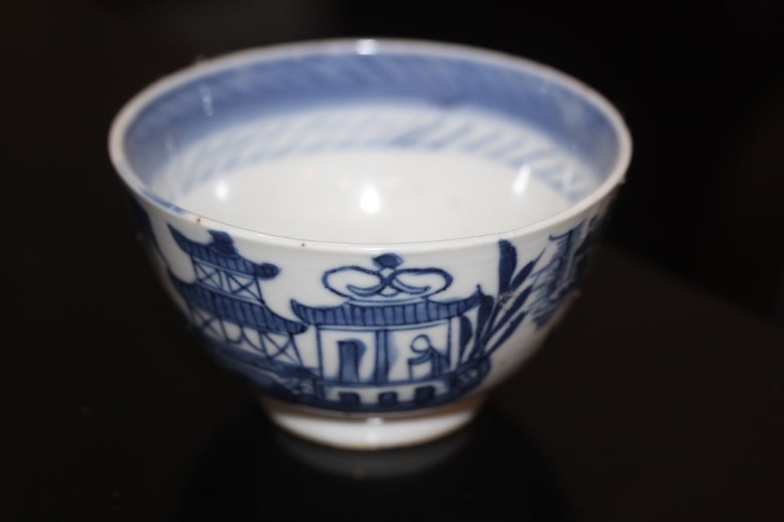 Chinese Export Bowl: blue and white - 19th century - please note: hairline/bottom rim chip as shown - 3 5/8" in diameter