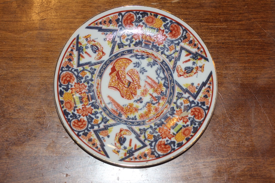 Japanese Imari Plate: 6 1/2" in diameter