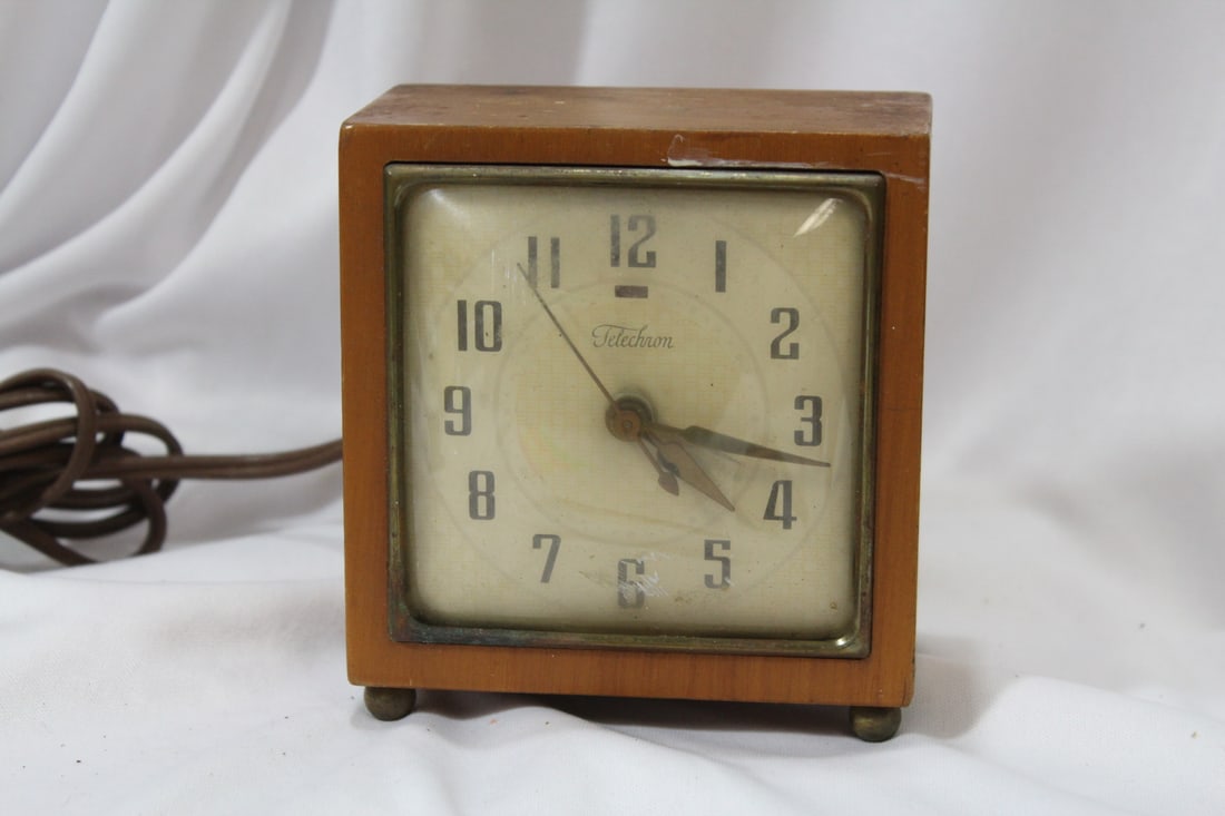 A Telechron Electric Clock (1 of 5)
