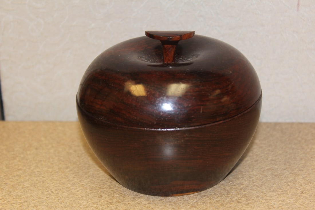 Exotic Wood Carved Apple Box: 4" tall - possibly an older piece - well carved