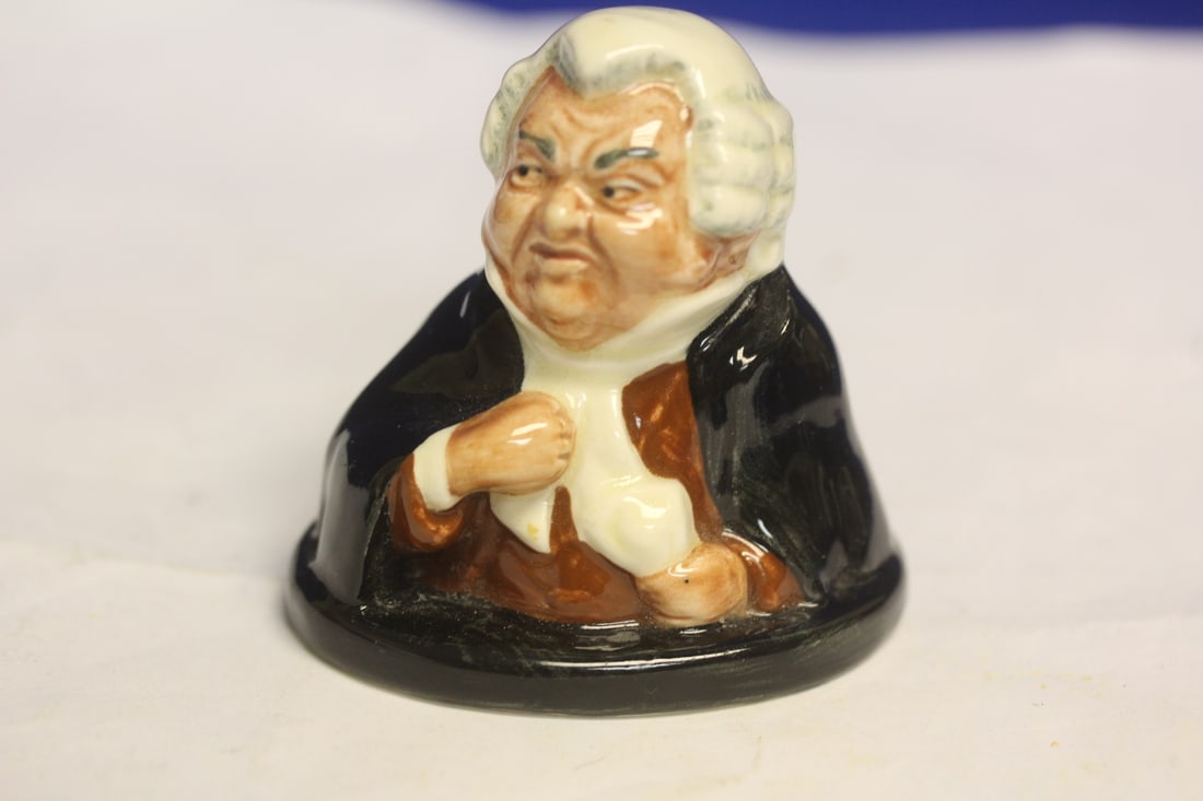 Royal Doulton Figurine:"Buzfuz": 2 3/8" wide