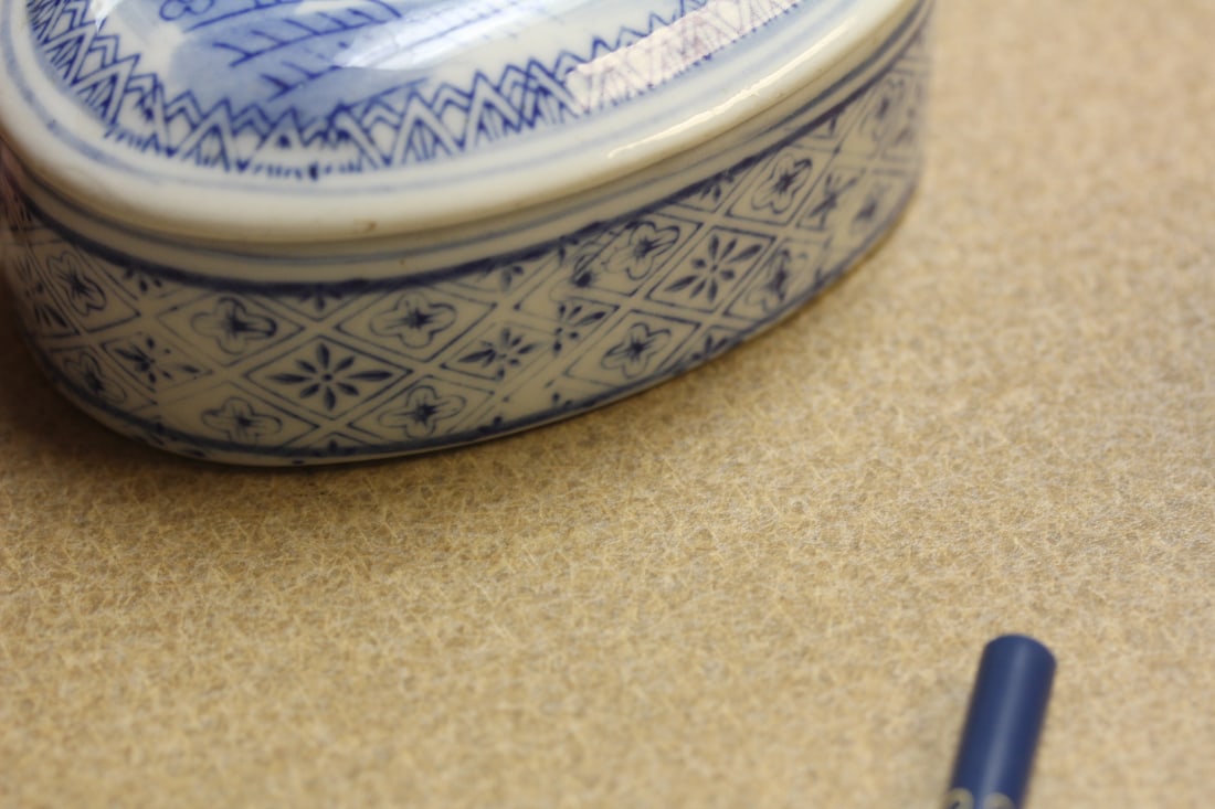 Signed Chinese Ceramic Box - 3