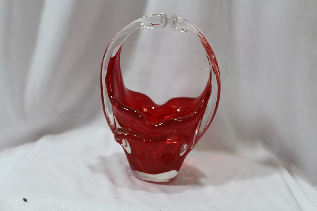 An Artglass Basket: 6 1/2" tall