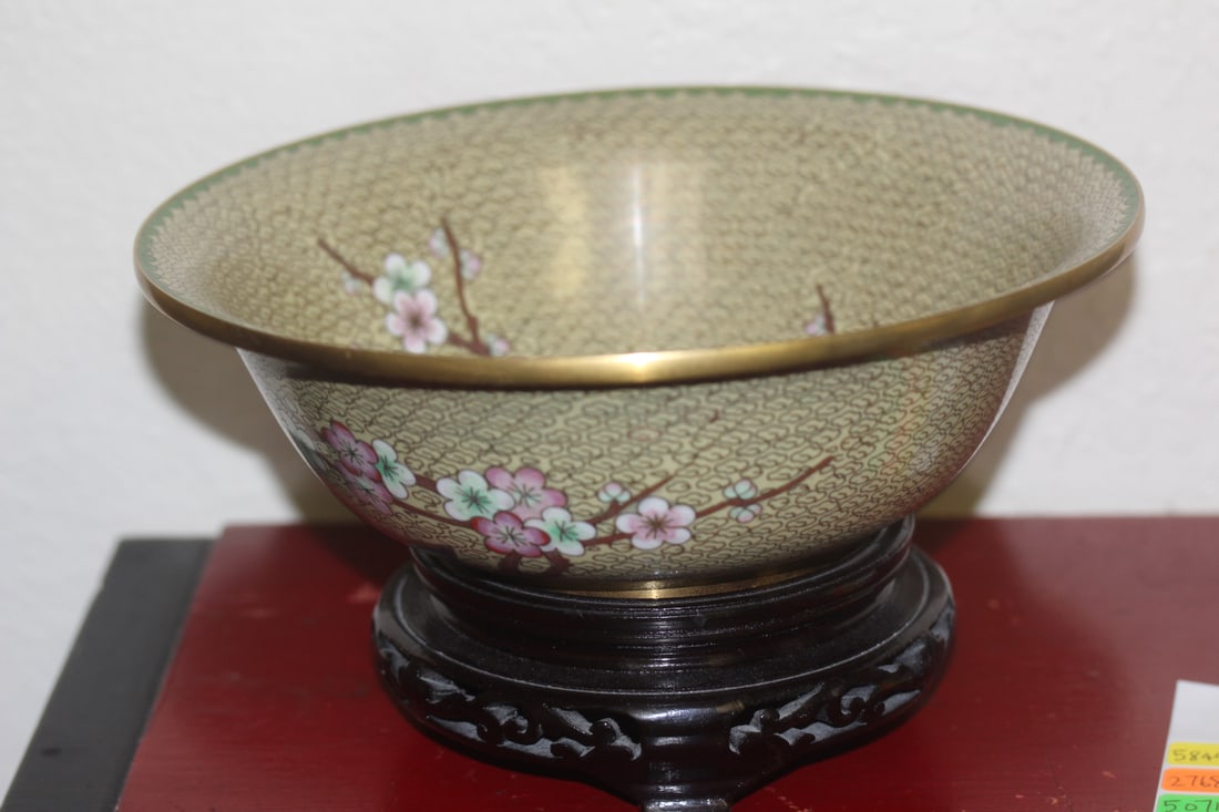 Chinese Cloisonne Bowl on Stand: 9 inches in diameter