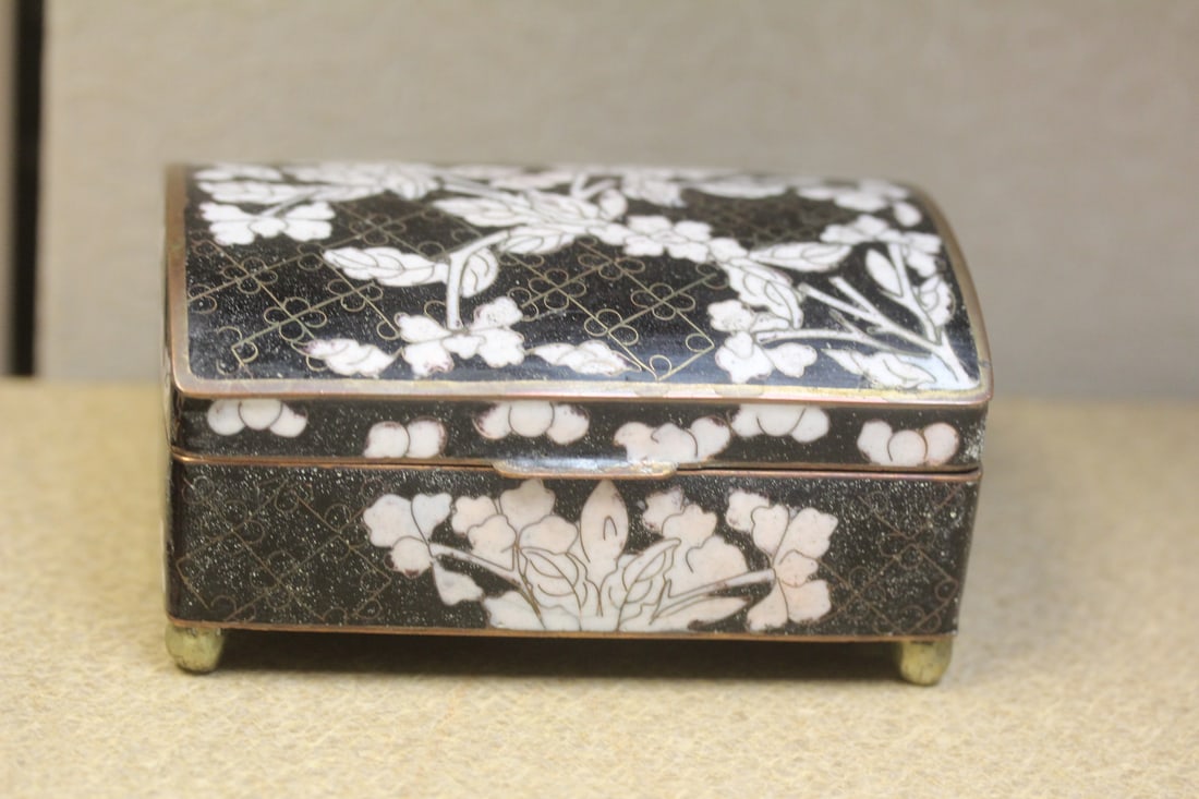 Antique Chinese Cloisonne Dome Box: 4 1/4" across - marked China