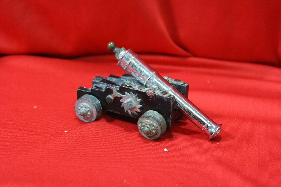 An Italian Metal Cannon: 4 1/8" long