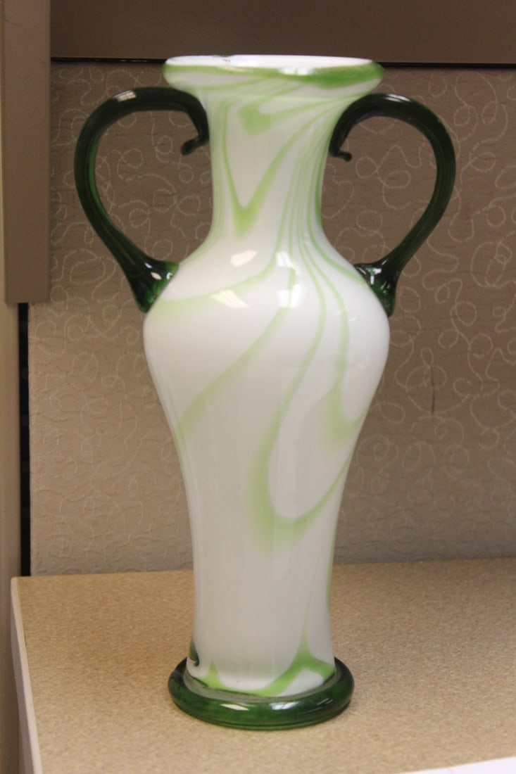 Artglass Vase: 11" tall