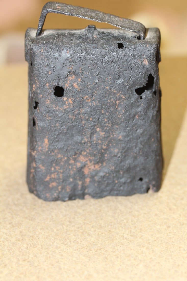 Vintage/Antique Cowbell: 4" tall