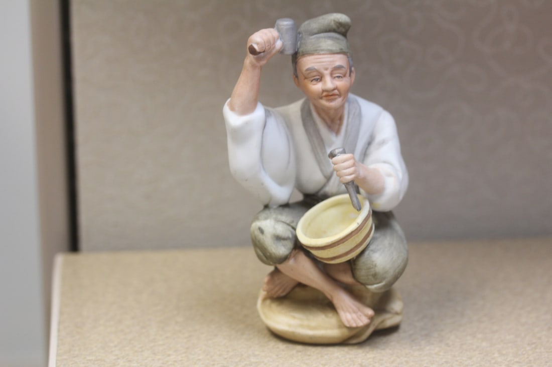 Ceramic Oriental Worker: 5 3/4" tall