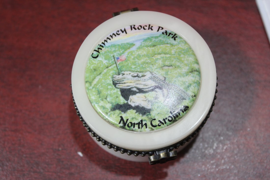 A Chimeny Rock Park Trinket Box: 2 1/8" across